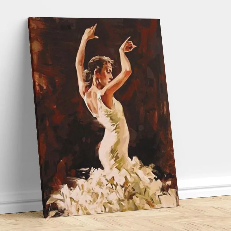 Dansende vrouw in witte jurk